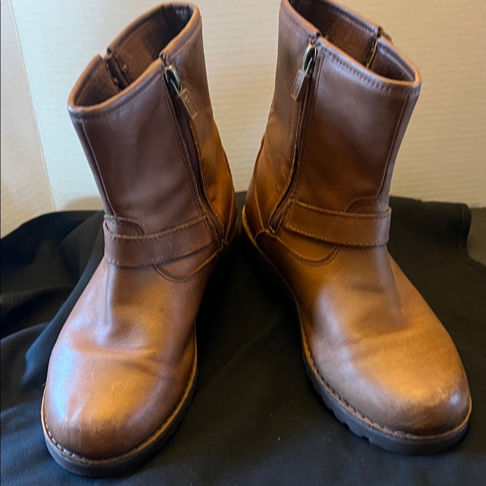 Sz 5 UGG Chestnut Leather Boots